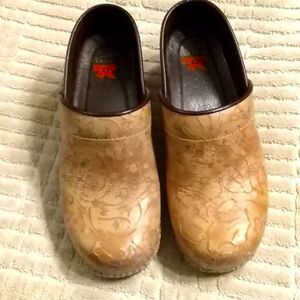 Dansko leather shoes 